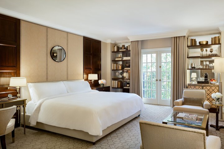 Room 33 of 76