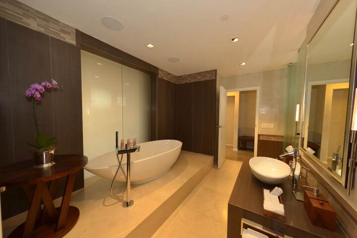 Room 17 of 32
