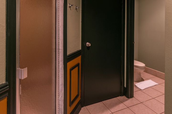 Room 34 of 72