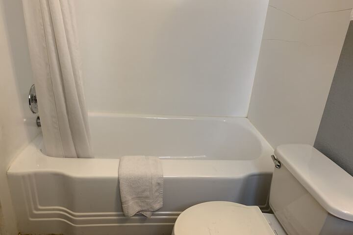 Room 21 of 32