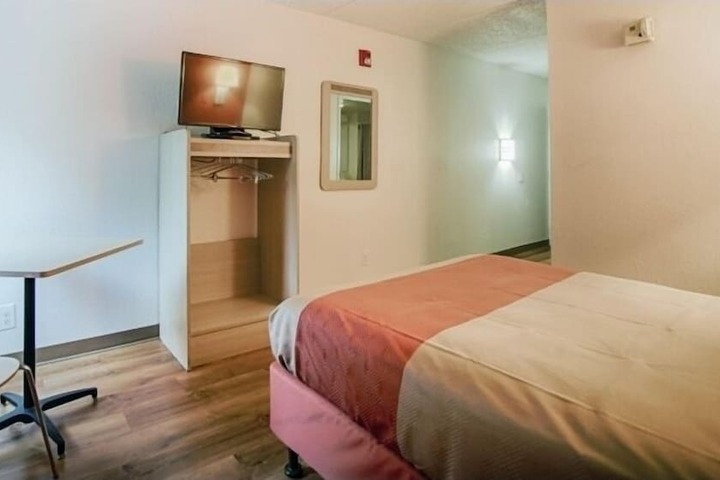 Room 21 of 47