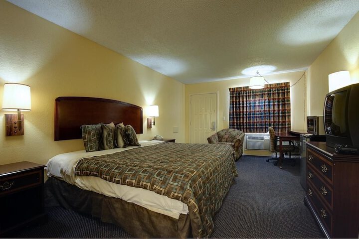 Room 10 of 12