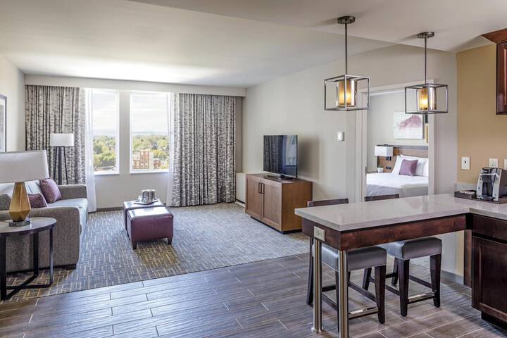 Hotel Madison & Shenandoah Conference Ctr