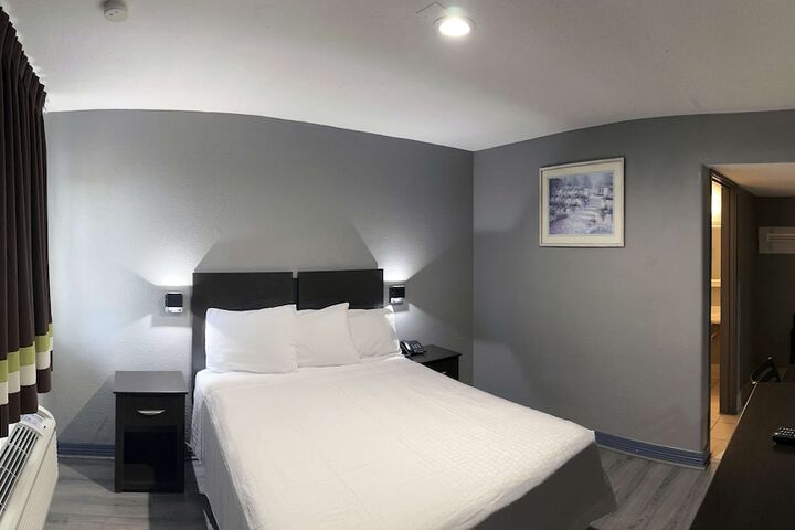 Room 33 of 54