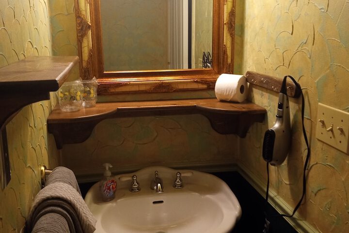 Room 8 of 48