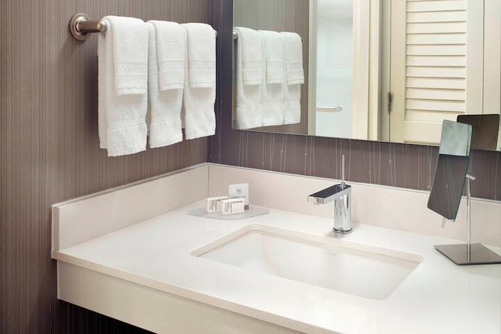 Courtyard by Marriott Raleigh / Cary