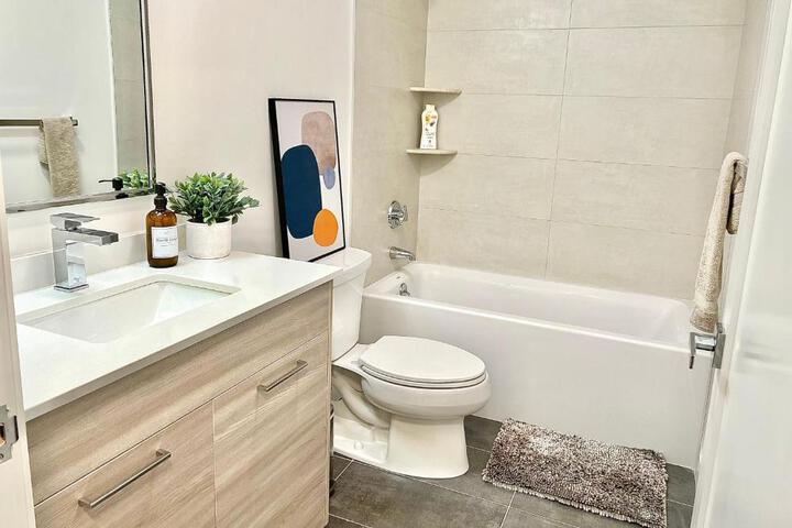Modern 2 Bed Furnished Apartment in Quincy