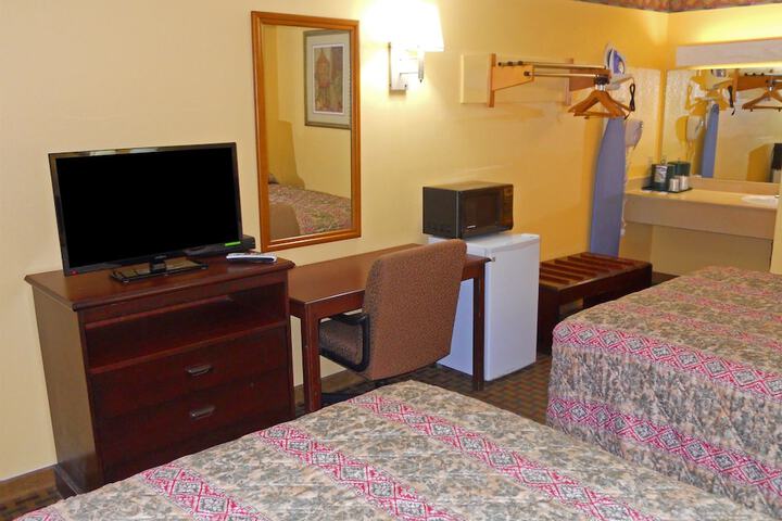 Room 6 of 15