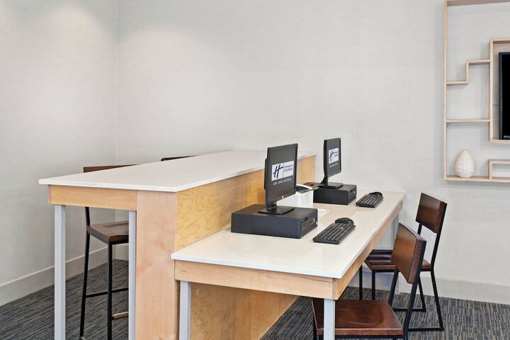Holiday Inn Express & Suites Chicago West - OHare Arpt Area by IHG