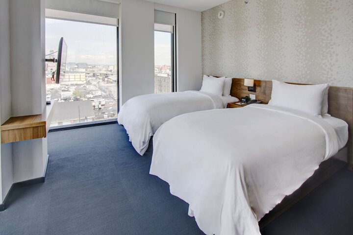 Room 26 of 61