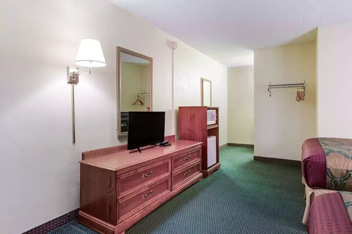 Room 16 of 19