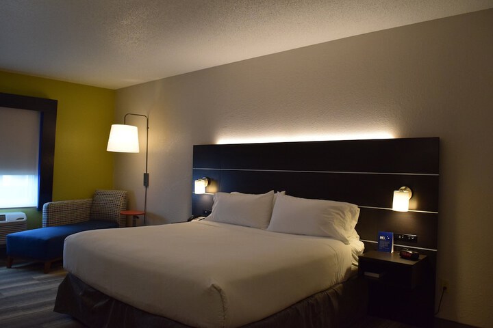 Room 33 of 54