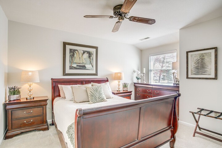 Porch & Water Views: Getaway in Mallard Lakes