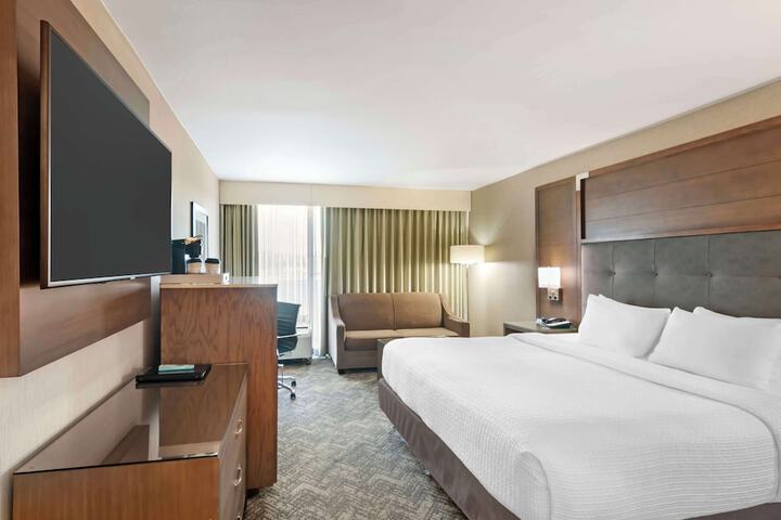 Best Western Plus Kansas City Sports Complex Hotel