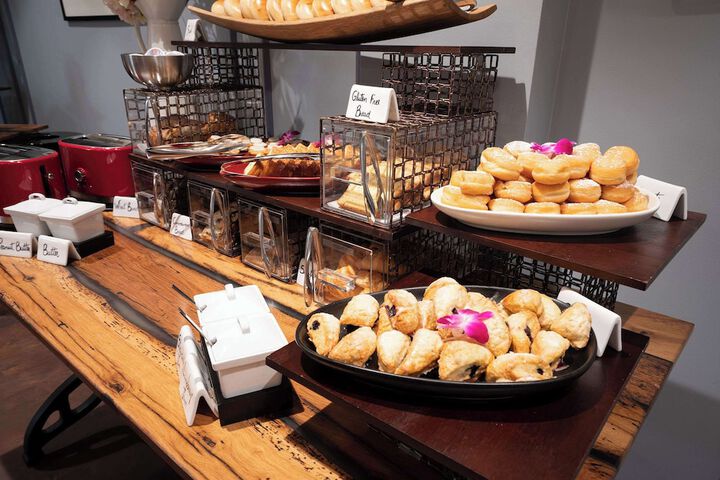 Breakfast/Coffee Service 90 of 111