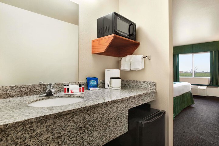 Baymont by Wyndham Fremont