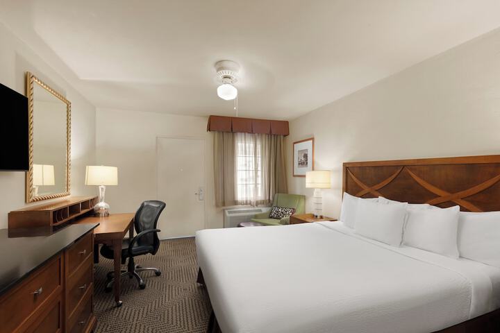 Room 25 of 37