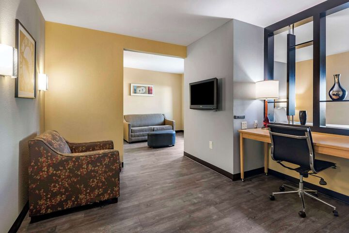 Room 33 of 64