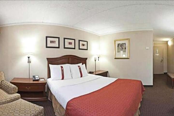 Days Inn by Wyndham Warren