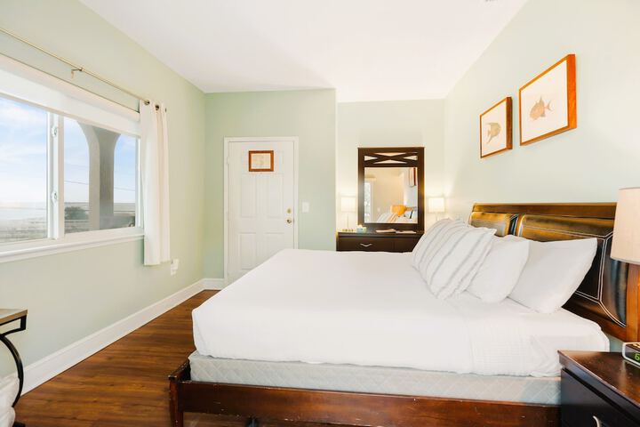 Room 78 of 152