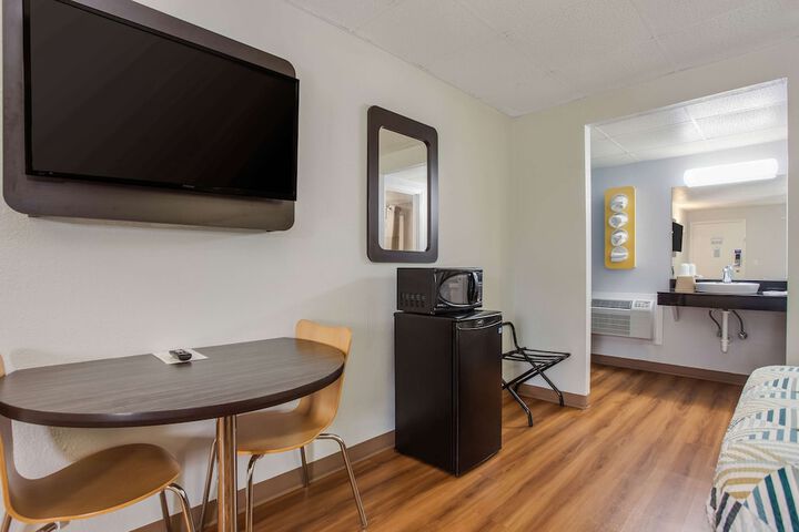 Room 25 of 27