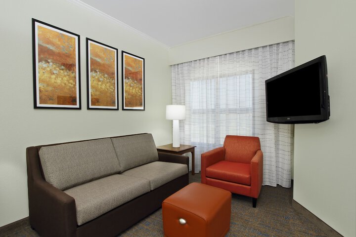 Room 10 of 27
