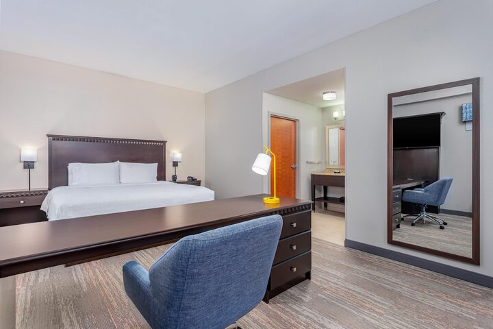 Hampton Inn & Suites Parkersburg Downtown