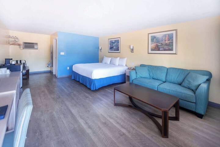 Room 8 of 19