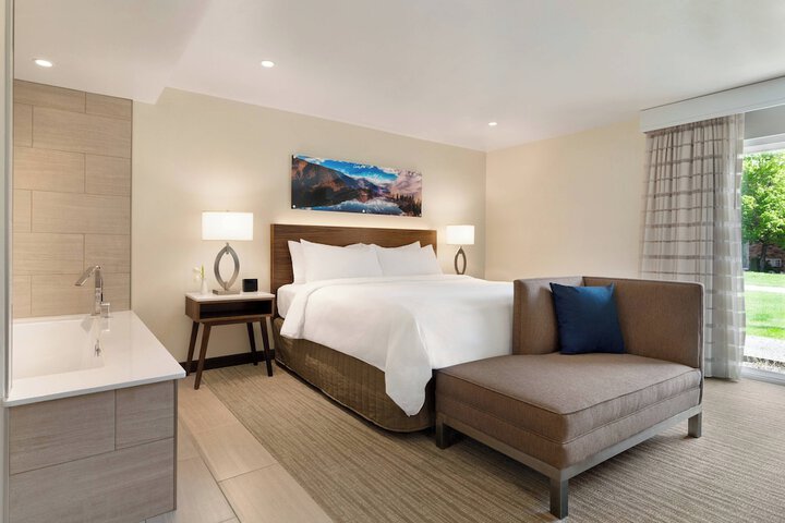 Delta Hotels by Marriott Helena Colonial