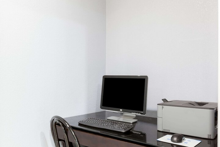 Business Center 18 of 19