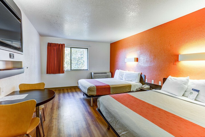 Room 13 of 30