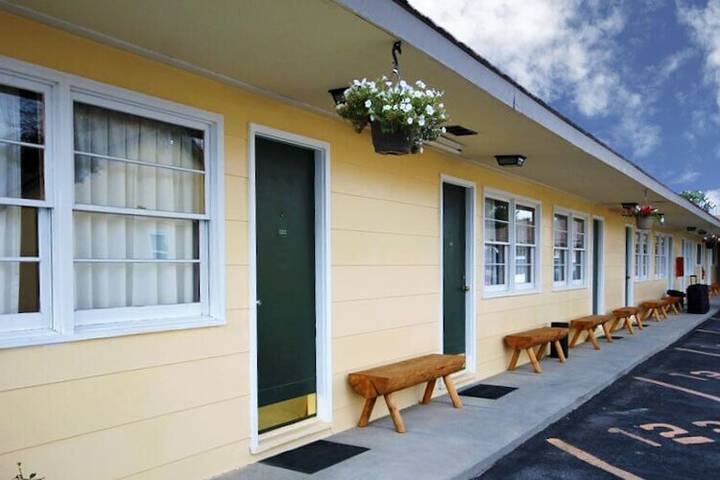 Hotel Exterior 56 of 64