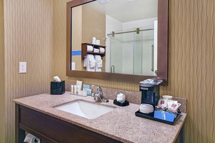 Hampton Inn & Suites Milwaukee / Franklin