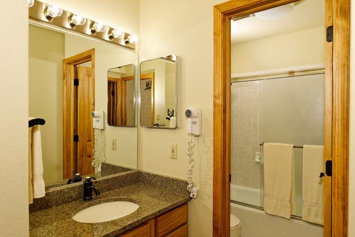 The Crestwood Condominiums