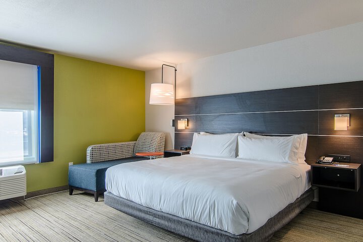 Holiday Inn Express & Suites Atchison by IHG