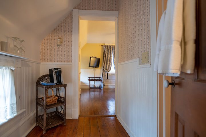 Room 54 of 242