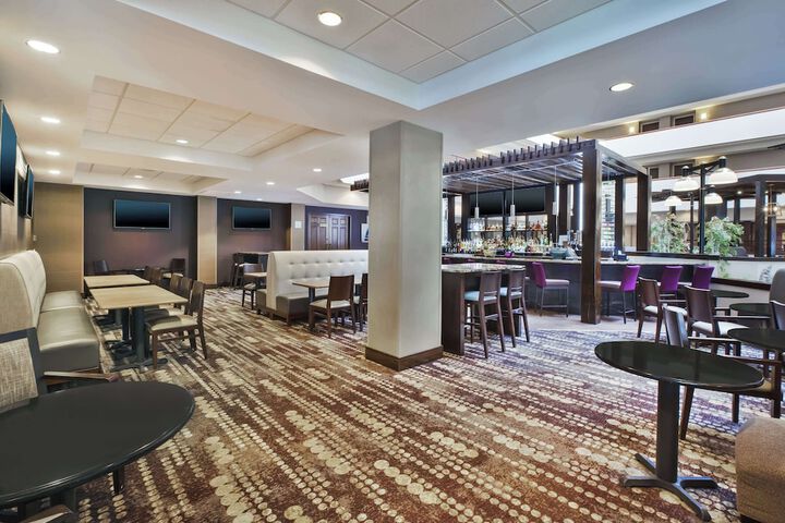 Lounge 23 of 24
