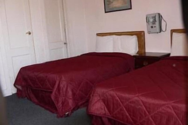 Room 9 of 14