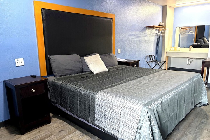Coachmans Inn & Suites