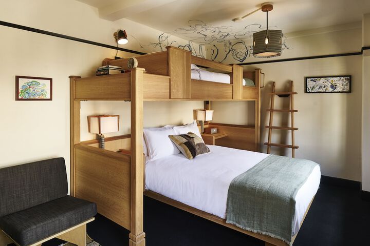 Room 30 of 102