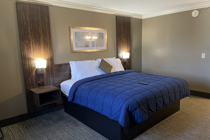Room 5 of 16