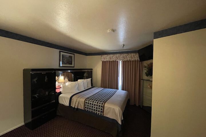 Room 15 of 34
