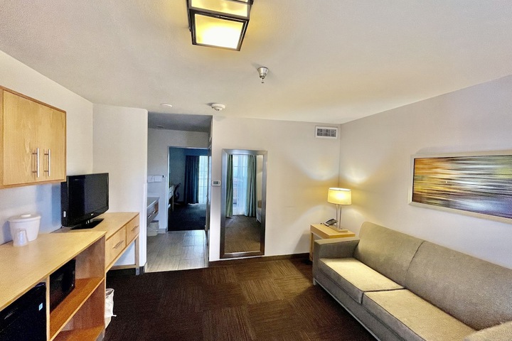 Room 18 of 28