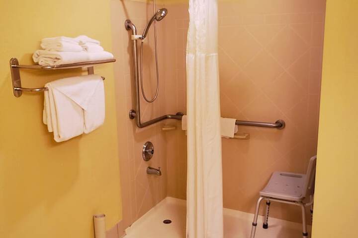 Quality Inn & Suites Vancouver - Hazel Dell
