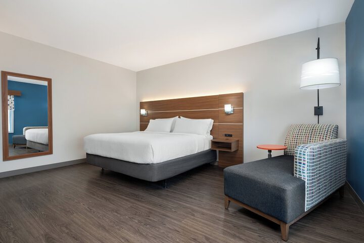 Holiday Inn Express Calhoun South by IHG