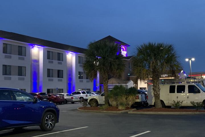 Hotel 8 of 128