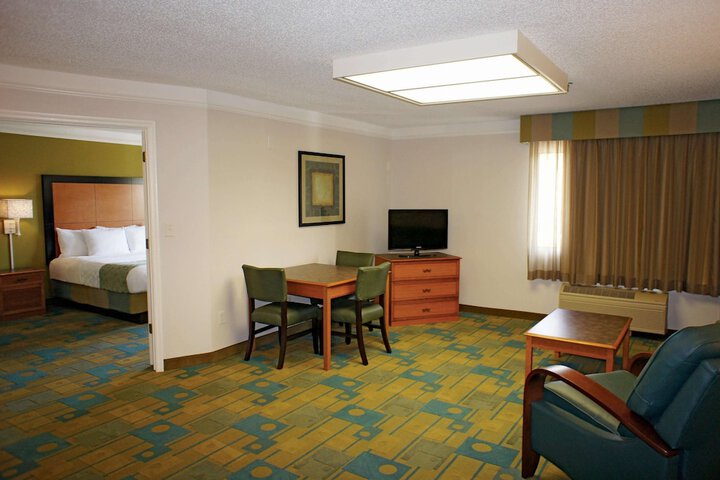Room 32 of 60