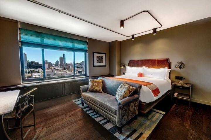 Room 33 of 63