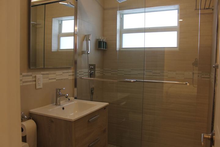 Room 16 of 32