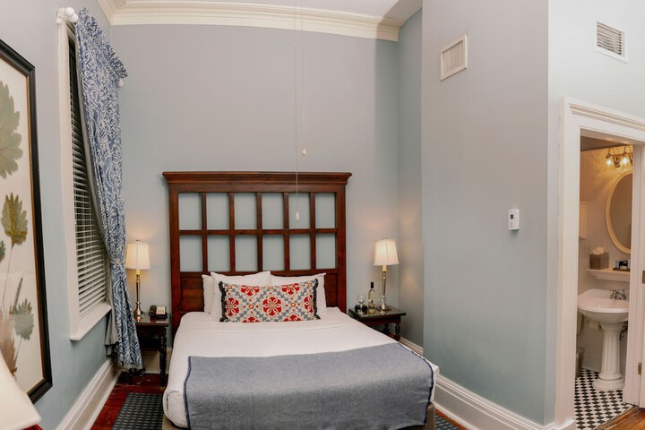 Room 84 of 122